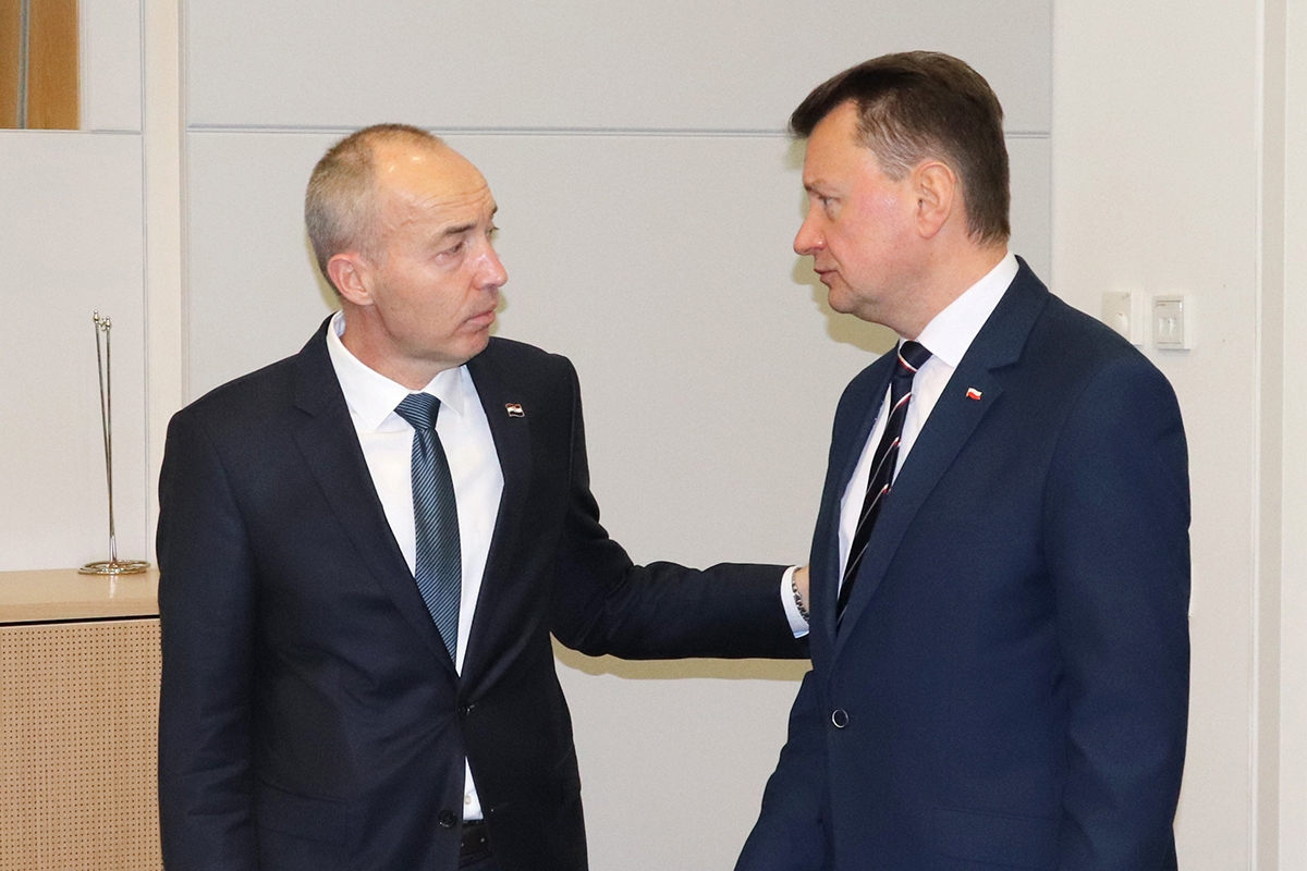 https://www.morh.hr/wp-content/gallery/ministar-krsticevic-s-ministrima-obrane-poljske-i-litve/20200212_bruxeless_03.jpg