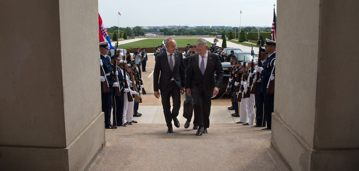 https://www.morh.hr/wp-content/gallery/ministar-krsticevic-s-ministrom-mattisom-u-pentagonu-2/_mattis12072017_05.jpg