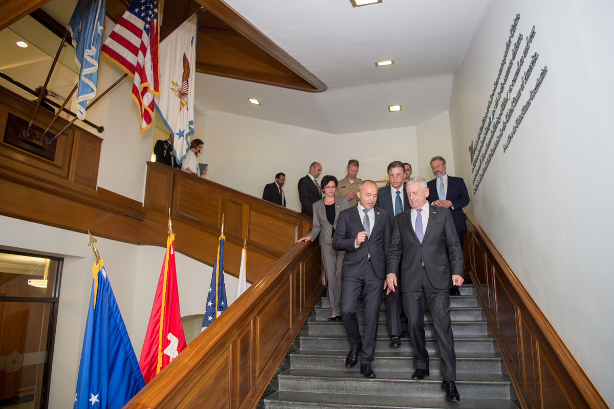 https://www.morh.hr/wp-content/gallery/ministar-krsticevic-s-ministrom-mattisom-u-pentagonu-2/_mattis12072017_16.jpg