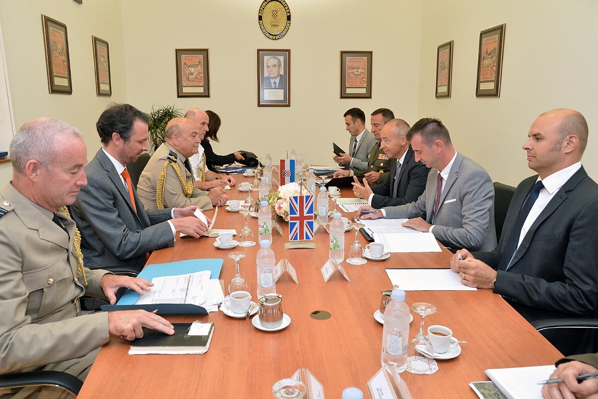 https://www.morh.hr/wp-content/gallery/ministar-krsticevic-s-nacelnikom-obrambenog-stozera-velike-britanije/ministar_23082017_02.jpg