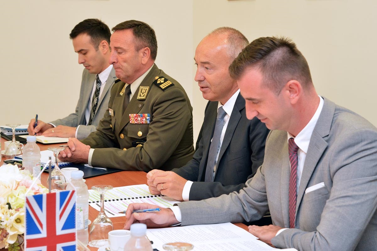 https://www.morh.hr/wp-content/gallery/ministar-krsticevic-s-nacelnikom-obrambenog-stozera-velike-britanije/ministar_23082017_04.jpg