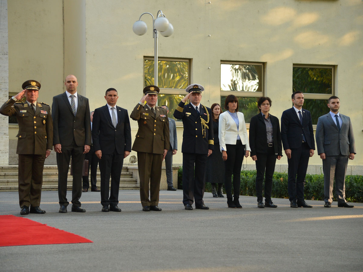 https://www.morh.hr/wp-content/gallery/ministar-krsticevic-s-poljskim-ministrom-macierewiczem-u-morh-u/pl_02102017_06.jpg