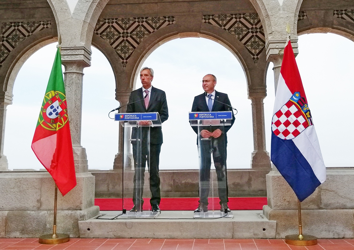 https://www.morh.hr/wp-content/gallery/ministar-krsticevic-s-portugalskim-ministrom-cravinhom/ministar_krsticevic_portugal_10072019_06.jpg