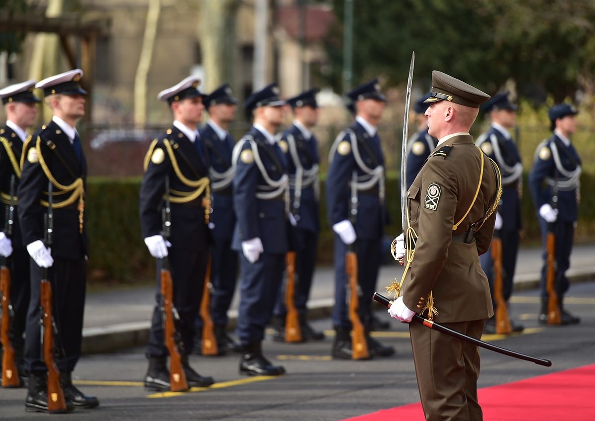 https://www.morh.hr/wp-content/gallery/ministar-krsticevic-s-portugalskim-ministrom-obrane-u-morh-u/20200306-mo-portugala-morh-01.jpg
