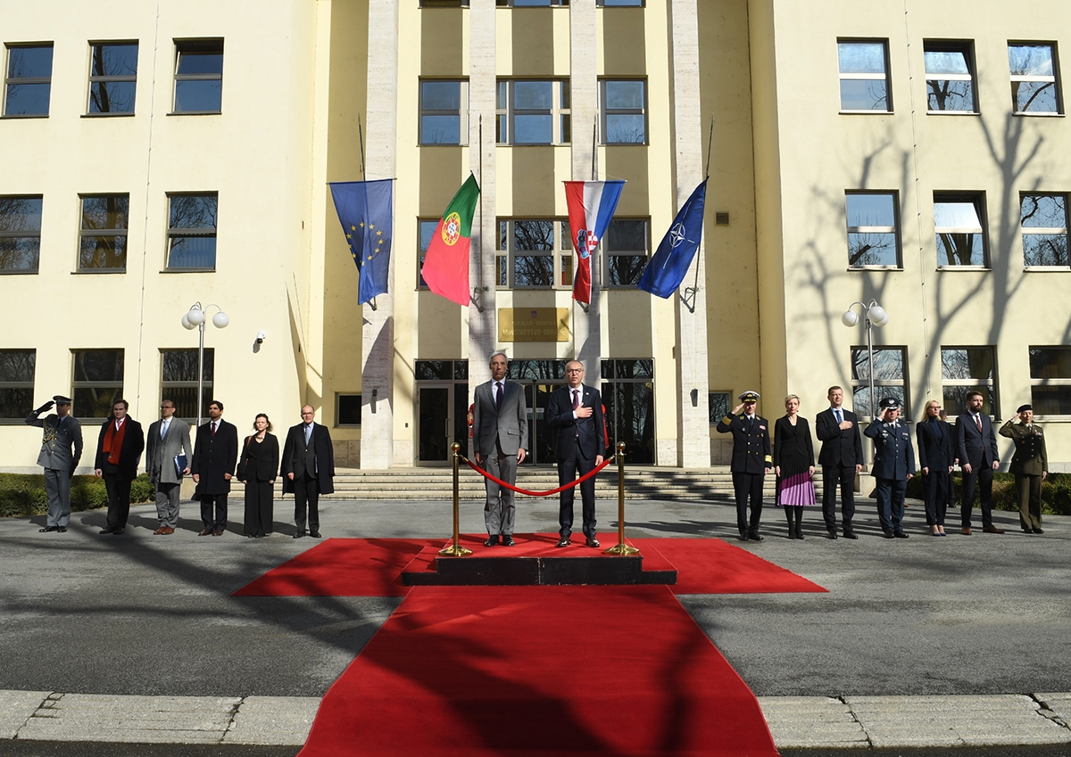 https://www.morh.hr/wp-content/gallery/ministar-krsticevic-s-portugalskim-ministrom-obrane-u-morh-u/20200306-mo-portugala-morh-08.jpg