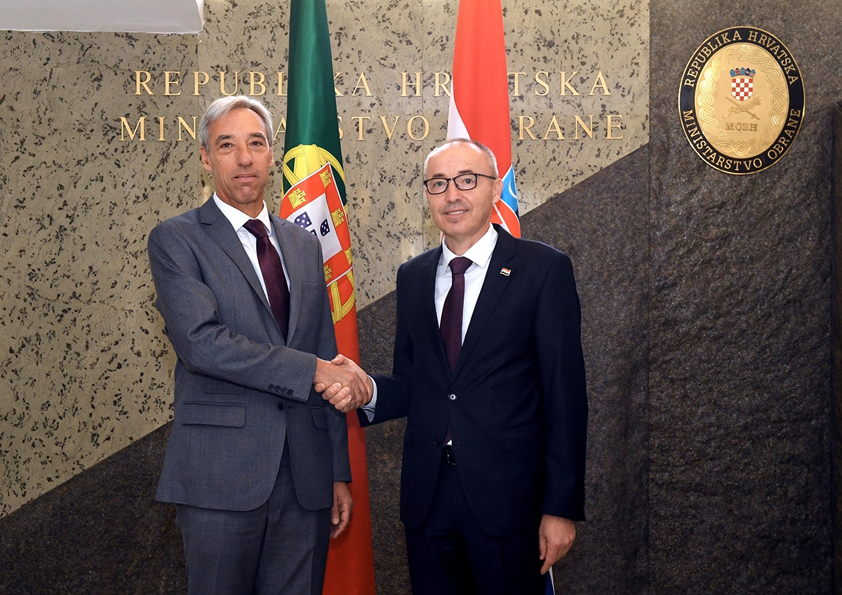https://www.morh.hr/wp-content/gallery/ministar-krsticevic-s-portugalskim-ministrom-obrane-u-morh-u/20200306-mo-portugala-morh-12.jpg