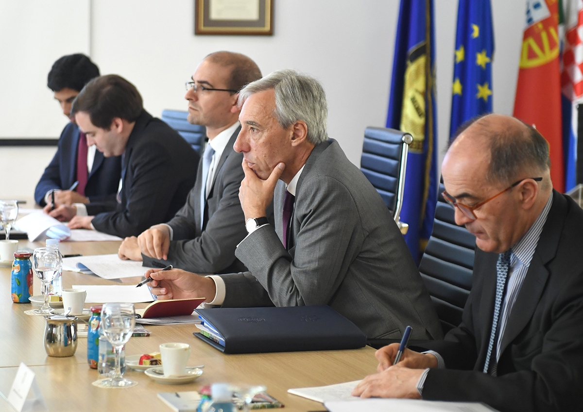 https://www.morh.hr/wp-content/gallery/ministar-krsticevic-s-portugalskim-ministrom-obrane-u-morh-u/20200306-mo-portugala-morh-17.jpg