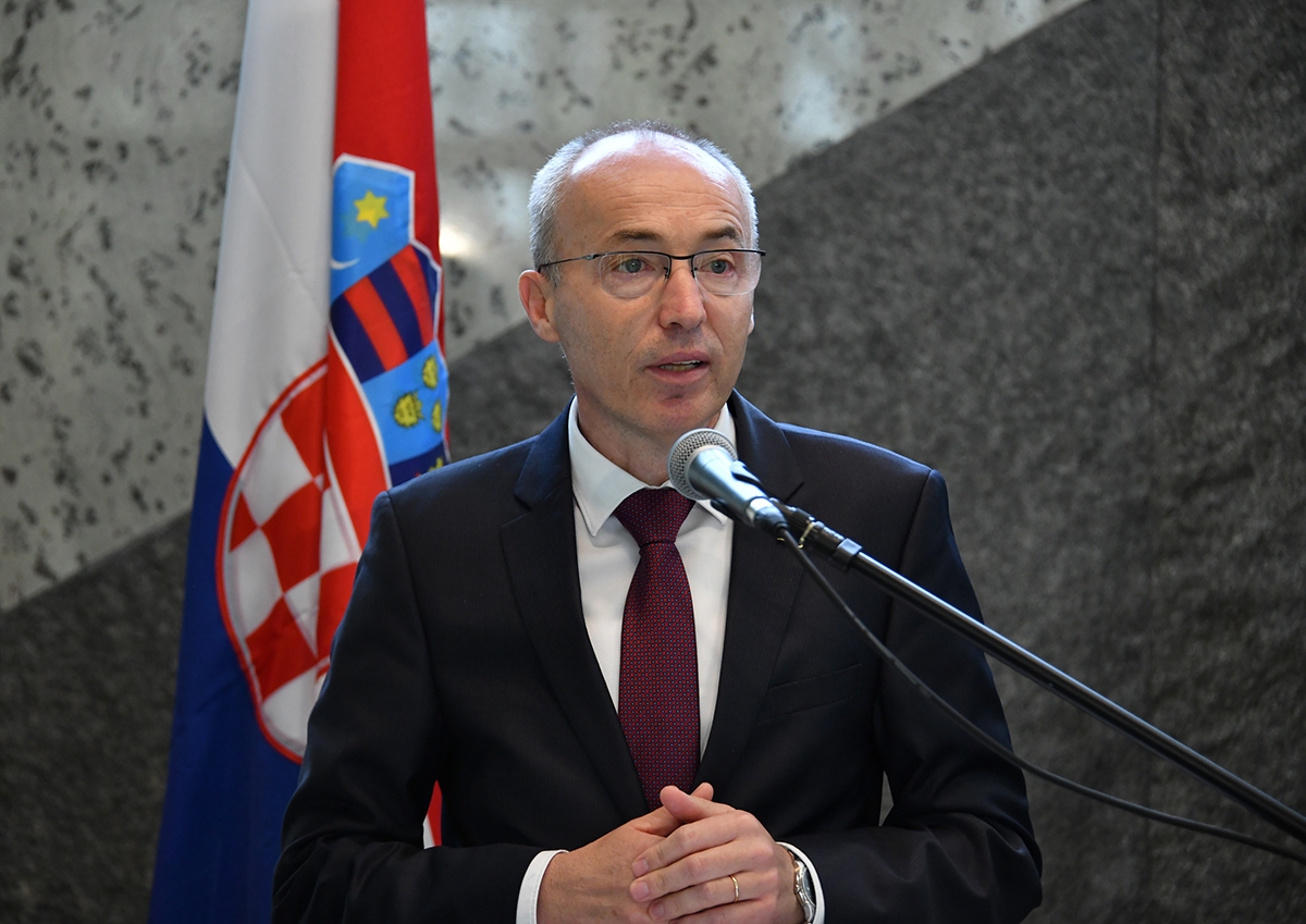 https://www.morh.hr/wp-content/gallery/ministar-krsticevic-s-portugalskim-ministrom-obrane-u-morh-u/20200306-mo-portugala-morh-19.jpg
