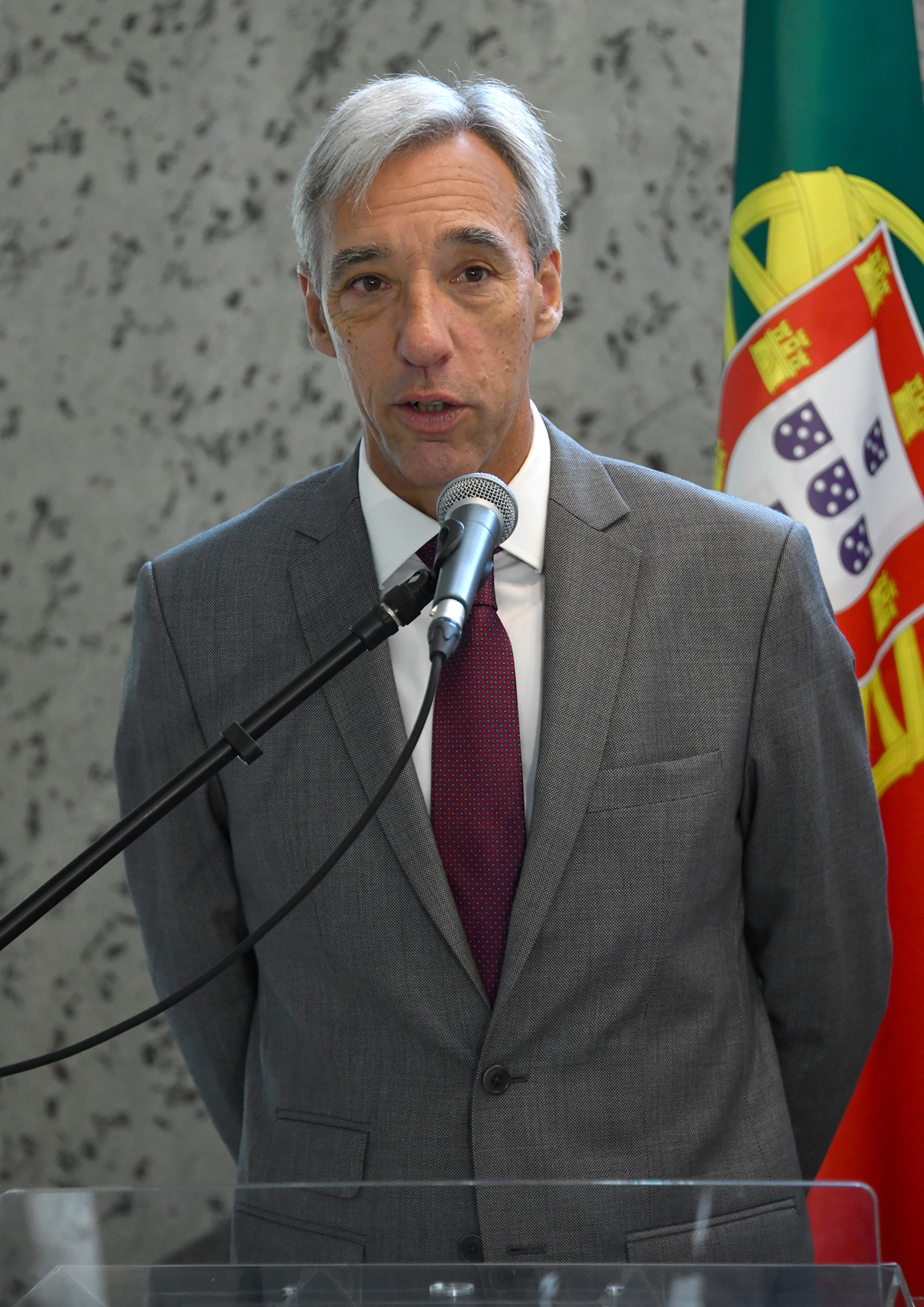 https://www.morh.hr/wp-content/gallery/ministar-krsticevic-s-portugalskim-ministrom-obrane-u-morh-u/20200306-mo-portugala-morh-21.jpg