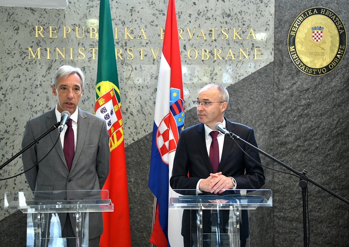 https://www.morh.hr/wp-content/gallery/ministar-krsticevic-s-portugalskim-ministrom-obrane-u-morh-u/20200306-mo-portugala-morh-22.jpg