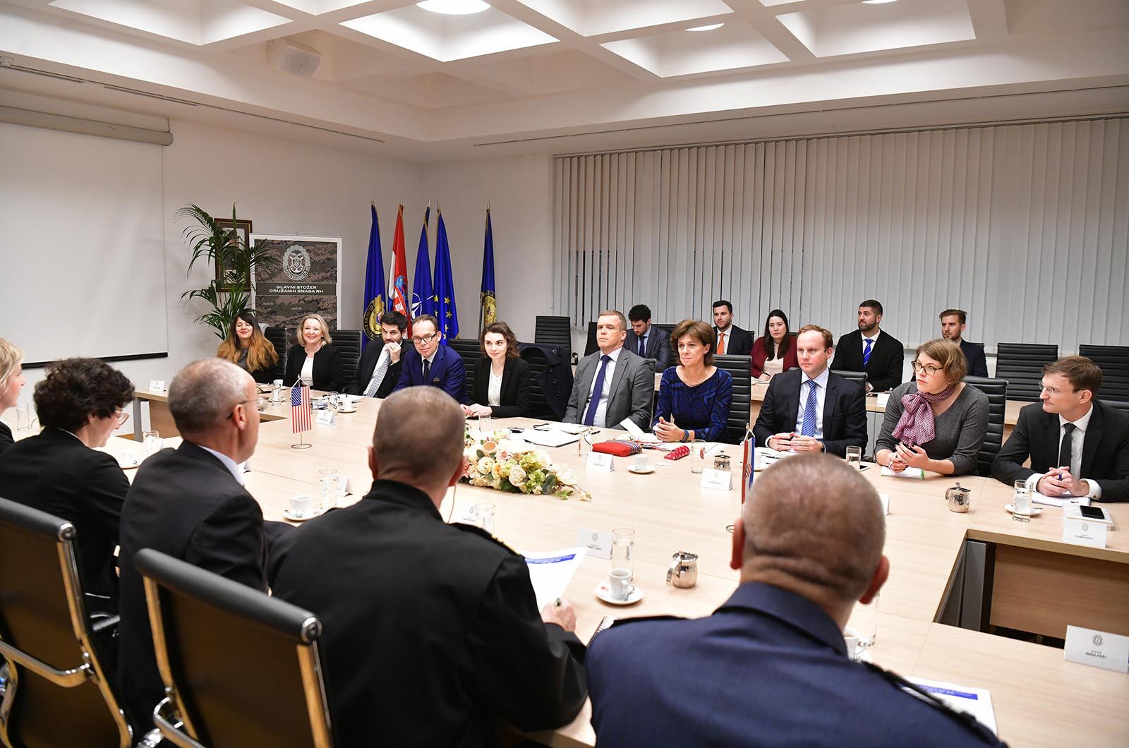 https://www.morh.hr/wp-content/gallery/ministar-krsticevic-s-predstavnicima-americke-gospodarske-komore-pri-eu/krsticevic_amchameu_mod_croatia_19072019_03.jpg
