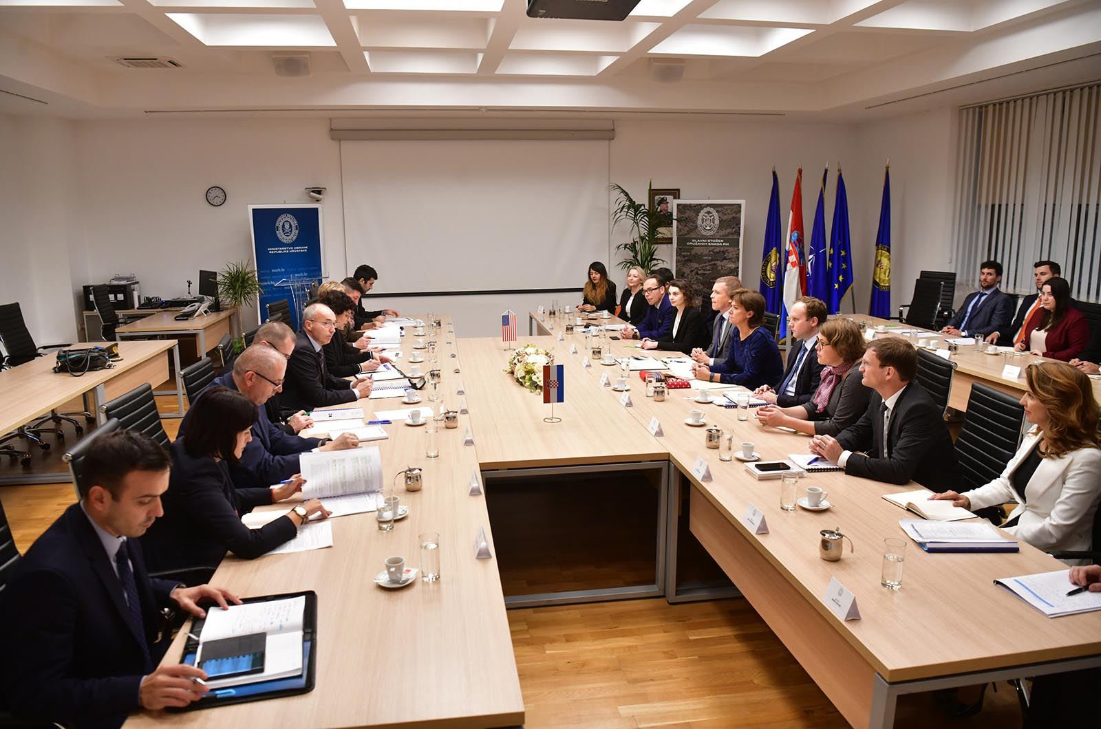 https://www.morh.hr/wp-content/gallery/ministar-krsticevic-s-predstavnicima-americke-gospodarske-komore-pri-eu/krsticevic_amchameu_mod_croatia_19072019_06.jpg