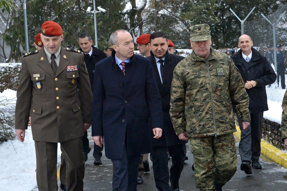 https://www.morh.hr/wp-content/gallery/ministar-krsticevic-s-pripadnicima-pocasno-zastitna-bojne/jkp_3066.jpg