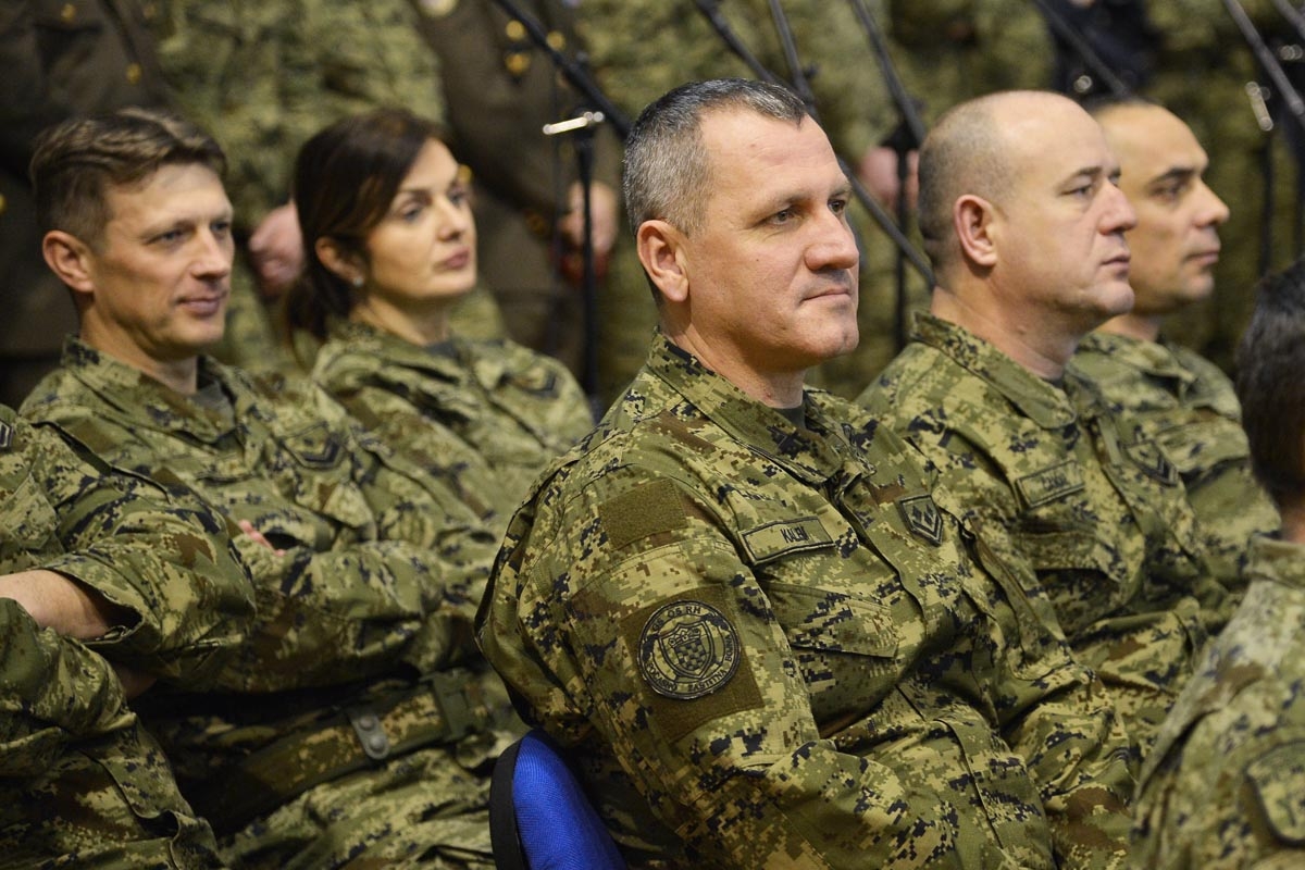 https://www.morh.hr/wp-content/gallery/ministar-krsticevic-s-pripadnicima-pocasno-zastitna-bojne/jkp_3164.jpg