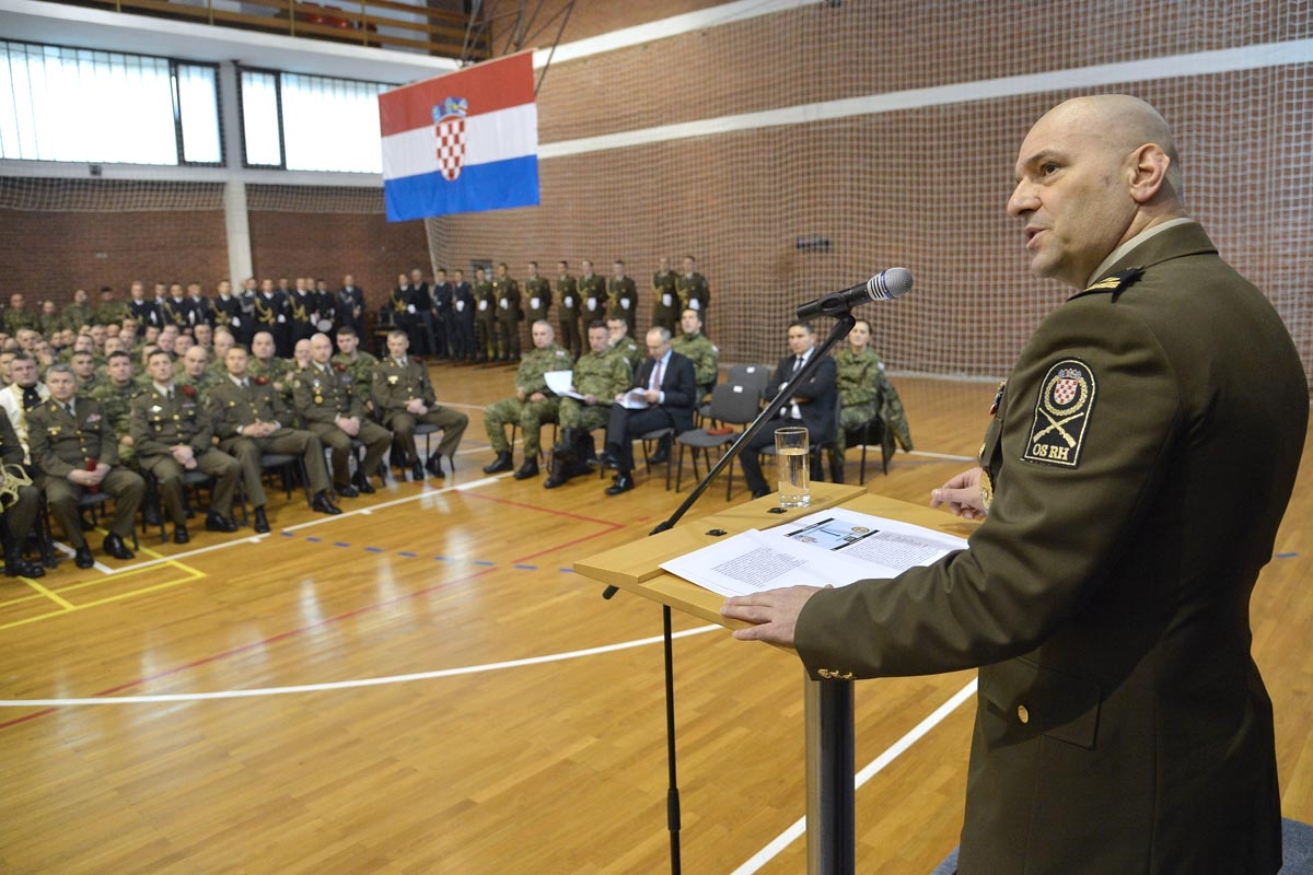 https://www.morh.hr/wp-content/gallery/ministar-krsticevic-s-pripadnicima-pocasno-zastitna-bojne/jkp_3165.jpg