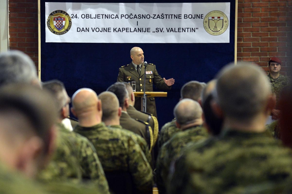 https://www.morh.hr/wp-content/gallery/ministar-krsticevic-s-pripadnicima-pocasno-zastitna-bojne/jkp_3173.jpg