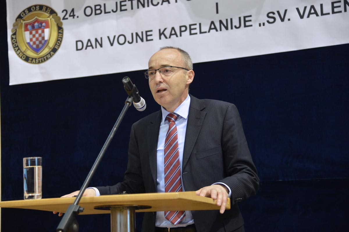 https://www.morh.hr/wp-content/gallery/ministar-krsticevic-s-pripadnicima-pocasno-zastitna-bojne/jkp_3199.jpg