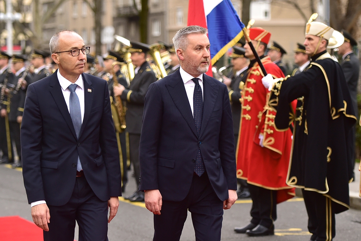 https://www.morh.hr/wp-content/gallery/ministar-krsticevic-s-talijanskim-ministrom-obrane-u-morh-u/20200304-krsticevic-guerini-morh-05.jpg