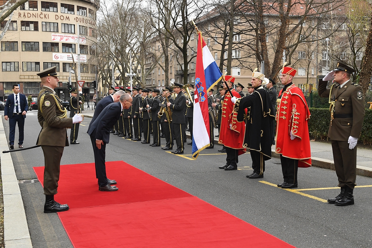 https://www.morh.hr/wp-content/gallery/ministar-krsticevic-s-talijanskim-ministrom-obrane-u-morh-u/20200304-krsticevic-guerini-morh-06.jpg