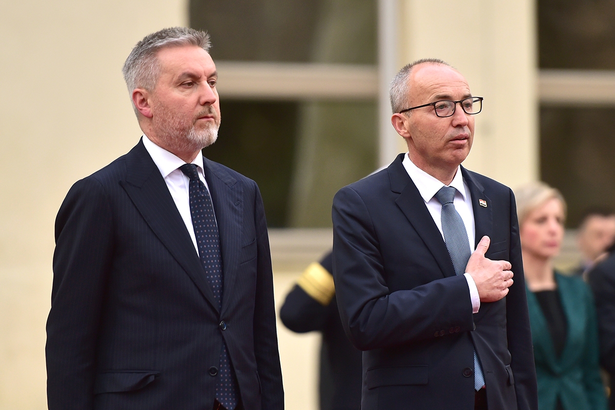 https://www.morh.hr/wp-content/gallery/ministar-krsticevic-s-talijanskim-ministrom-obrane-u-morh-u/20200304-krsticevic-guerini-morh-08.jpg