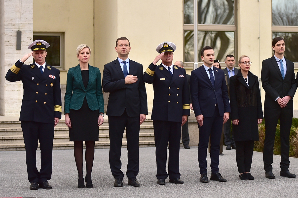 https://www.morh.hr/wp-content/gallery/ministar-krsticevic-s-talijanskim-ministrom-obrane-u-morh-u/20200304-krsticevic-guerini-morh-10.jpg
