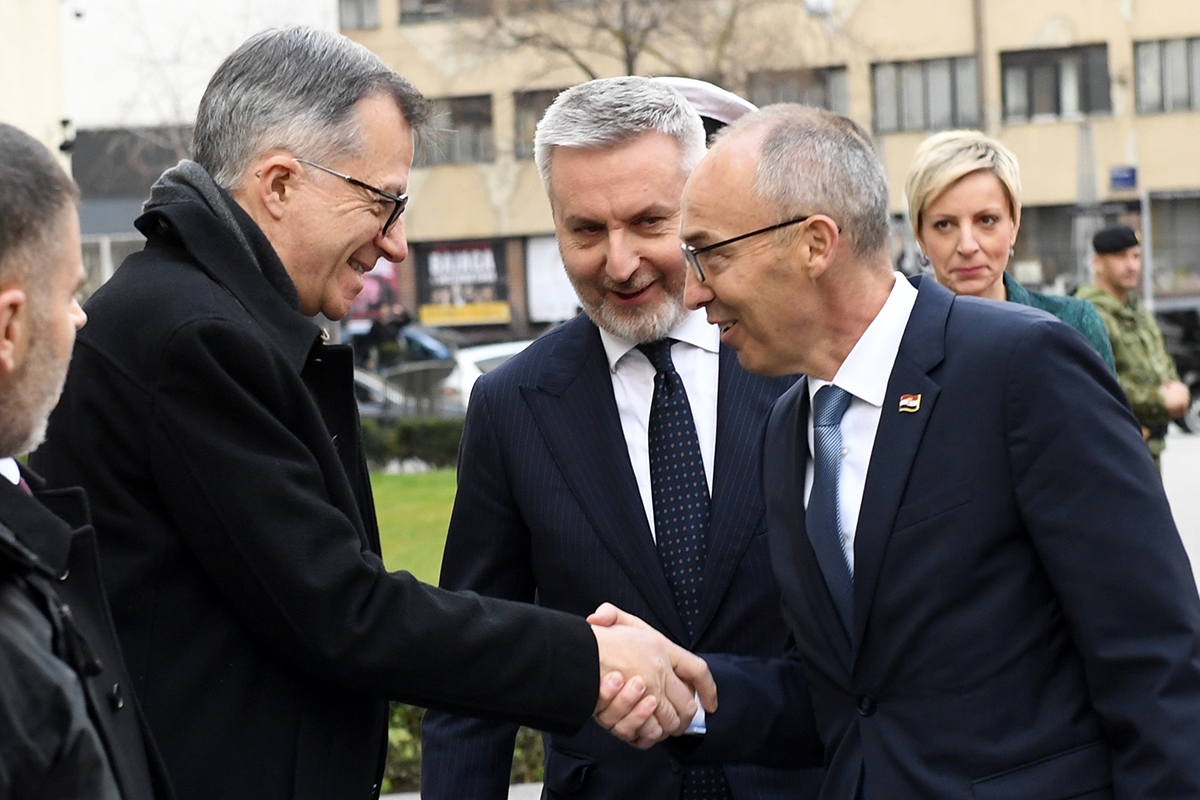 https://www.morh.hr/wp-content/gallery/ministar-krsticevic-s-talijanskim-ministrom-obrane-u-morh-u/20200304-krsticevic-guerini-morh-12.jpg