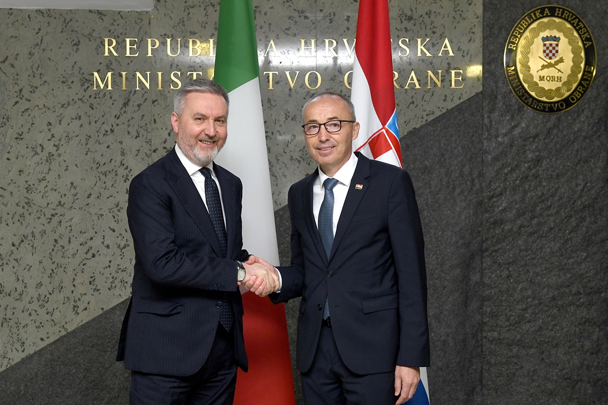 https://www.morh.hr/wp-content/gallery/ministar-krsticevic-s-talijanskim-ministrom-obrane-u-morh-u/20200304-krsticevic-guerini-morh-16.jpg