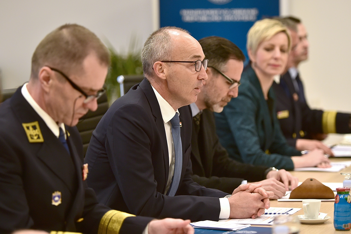 https://www.morh.hr/wp-content/gallery/ministar-krsticevic-s-talijanskim-ministrom-obrane-u-morh-u/20200304-krsticevic-guerini-morh-17.jpg