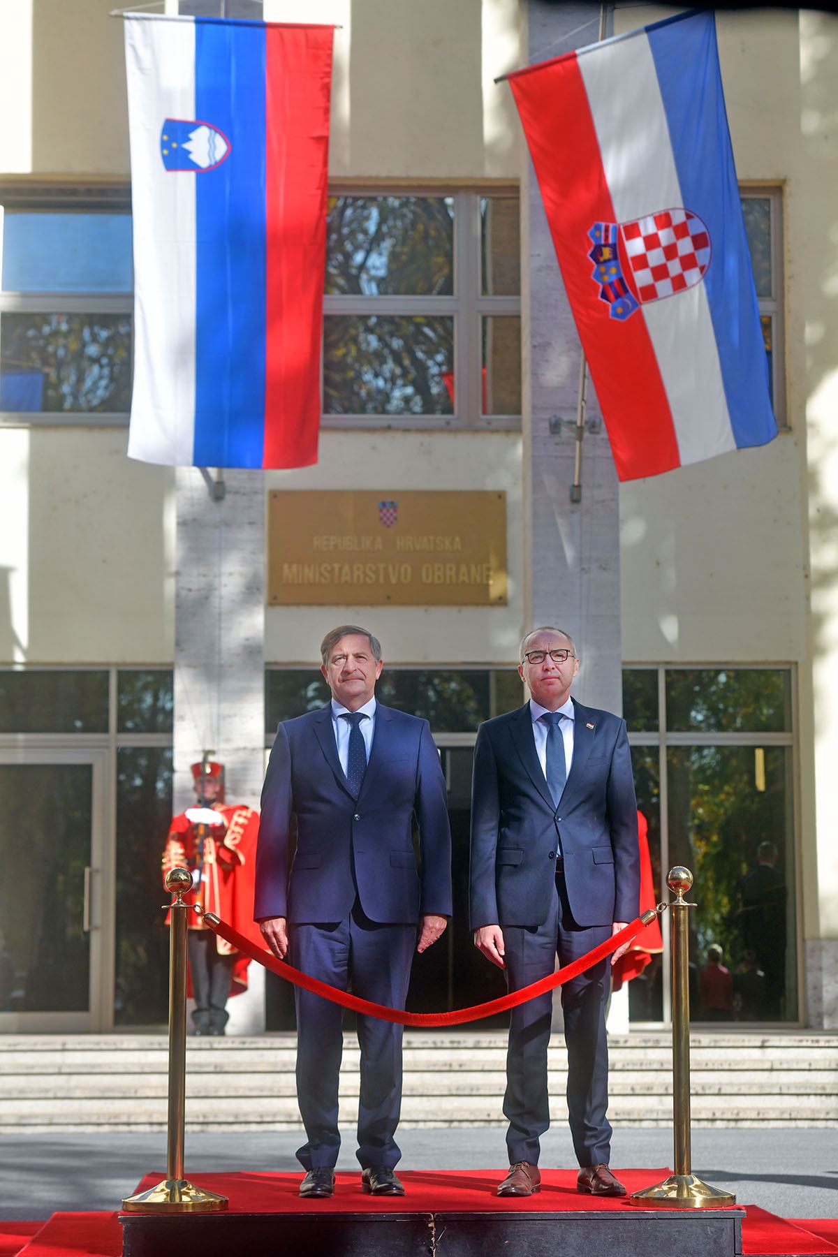 https://www.morh.hr/wp-content/gallery/ministar-krsticevic-sa-slovenskim-ministrom-erjavcem-1/krsticevic_erjavec_morh_190719_12.jpg