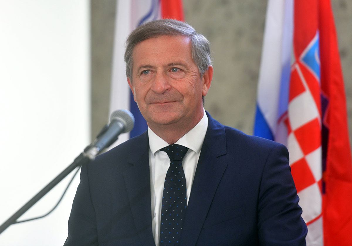 https://www.morh.hr/wp-content/gallery/ministar-krsticevic-sa-slovenskim-ministrom-erjavcem-1/krsticevic_erjavec_morh_190719_30.jpg