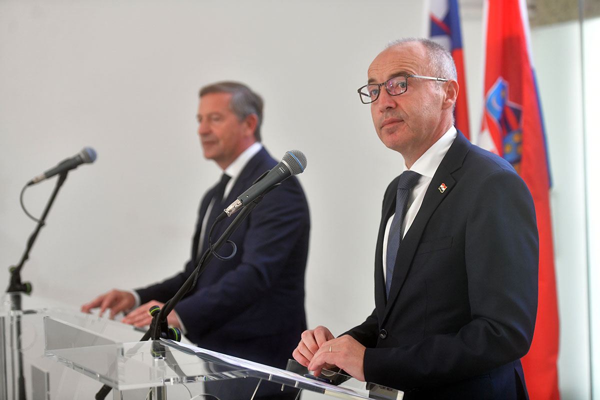 https://www.morh.hr/wp-content/gallery/ministar-krsticevic-sa-slovenskim-ministrom-erjavcem-1/krsticevic_erjavec_morh_190719_32.jpg
