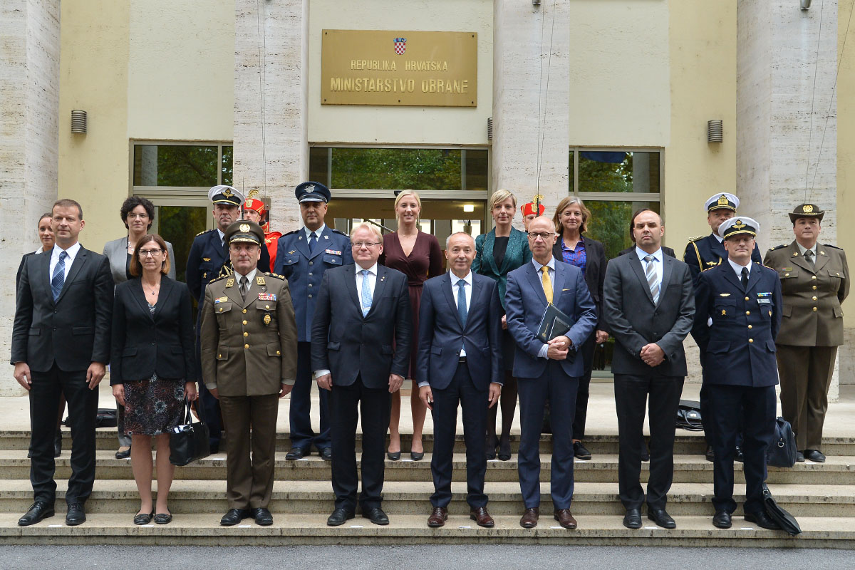 https://www.morh.hr/wp-content/gallery/ministar-krsticevic-sa-svedskim-ministrom-obrane-hultqvistom/sv_25092017_14.jpg