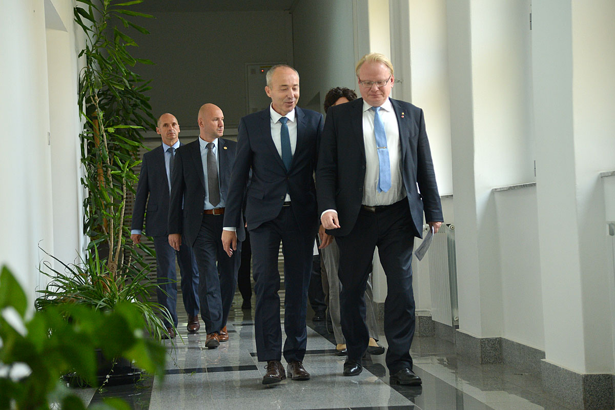 https://www.morh.hr/wp-content/gallery/ministar-krsticevic-sa-svedskim-ministrom-obrane-hultqvistom/sv_25092017_17.jpg