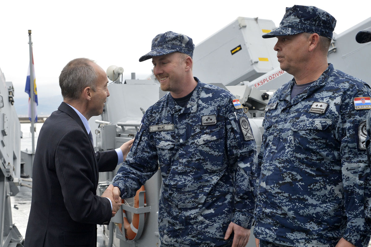 https://www.morh.hr/wp-content/gallery/ministar-krsticevic-u-posjetu-hrm-u/split_25112016_09.jpg