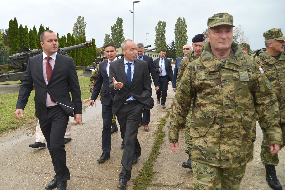 https://www.morh.hr/wp-content/gallery/ministar-krsticevic-u-posjetu-vojarni-204-vukovarske-brigade/vi_vk_21092017_10.jpg