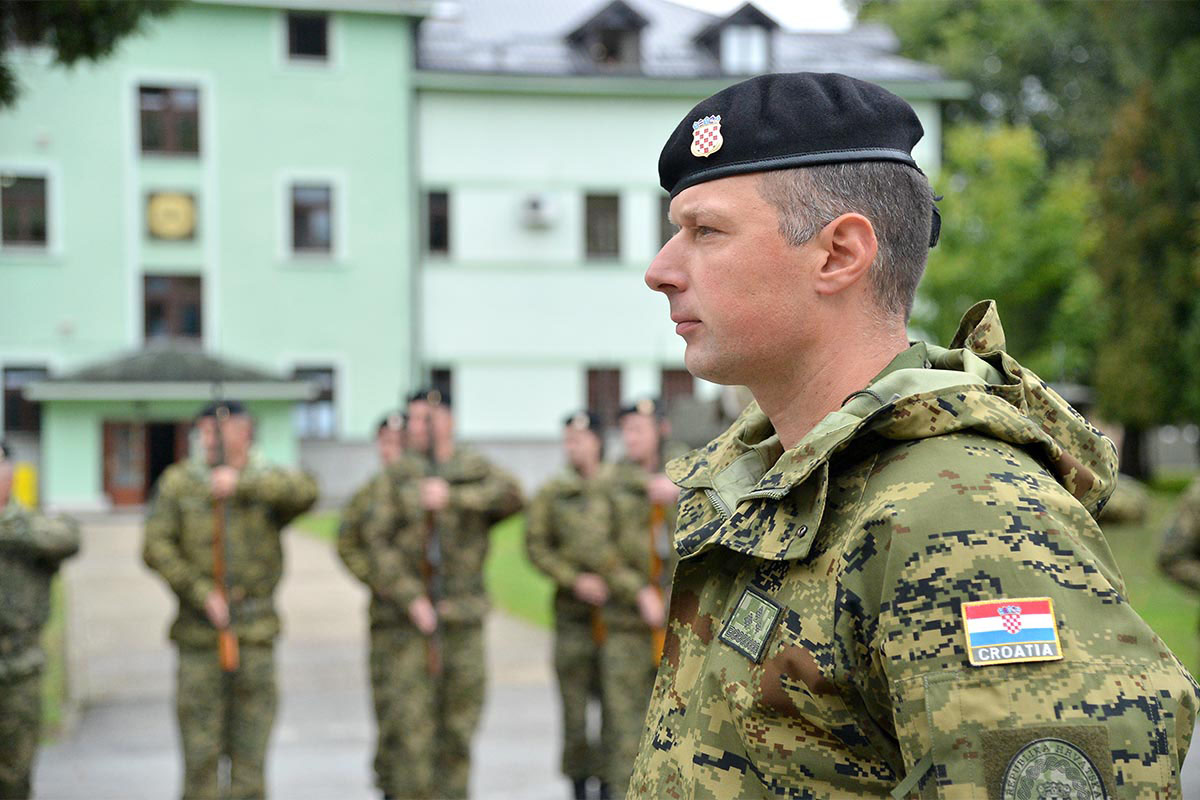 https://www.morh.hr/wp-content/gallery/ministar-krsticevic-u-posjetu-vojarni-204-vukovarske-brigade/vi_vk_21092017_11.jpg