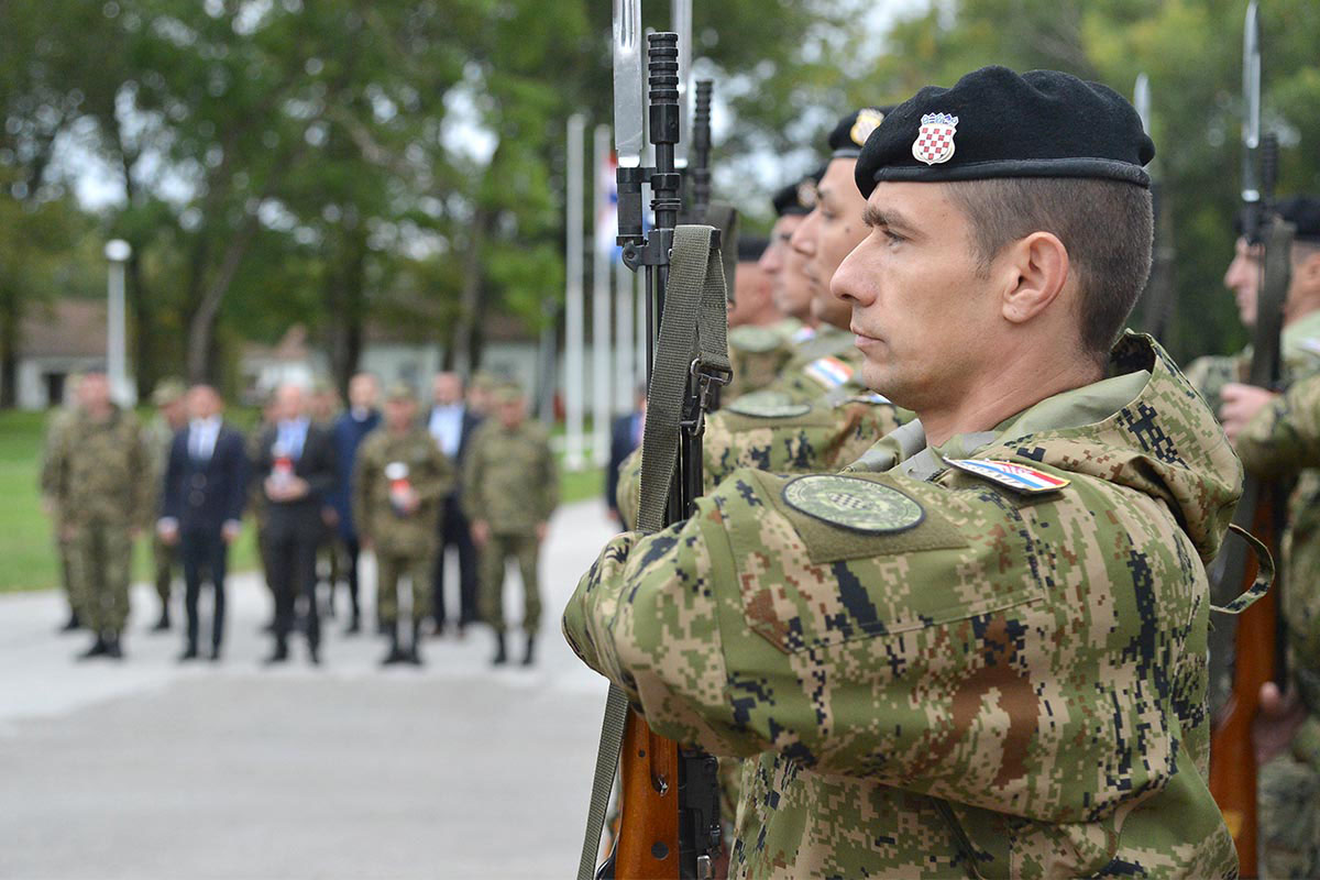 https://www.morh.hr/wp-content/gallery/ministar-krsticevic-u-posjetu-vojarni-204-vukovarske-brigade/vi_vk_21092017_14.jpg