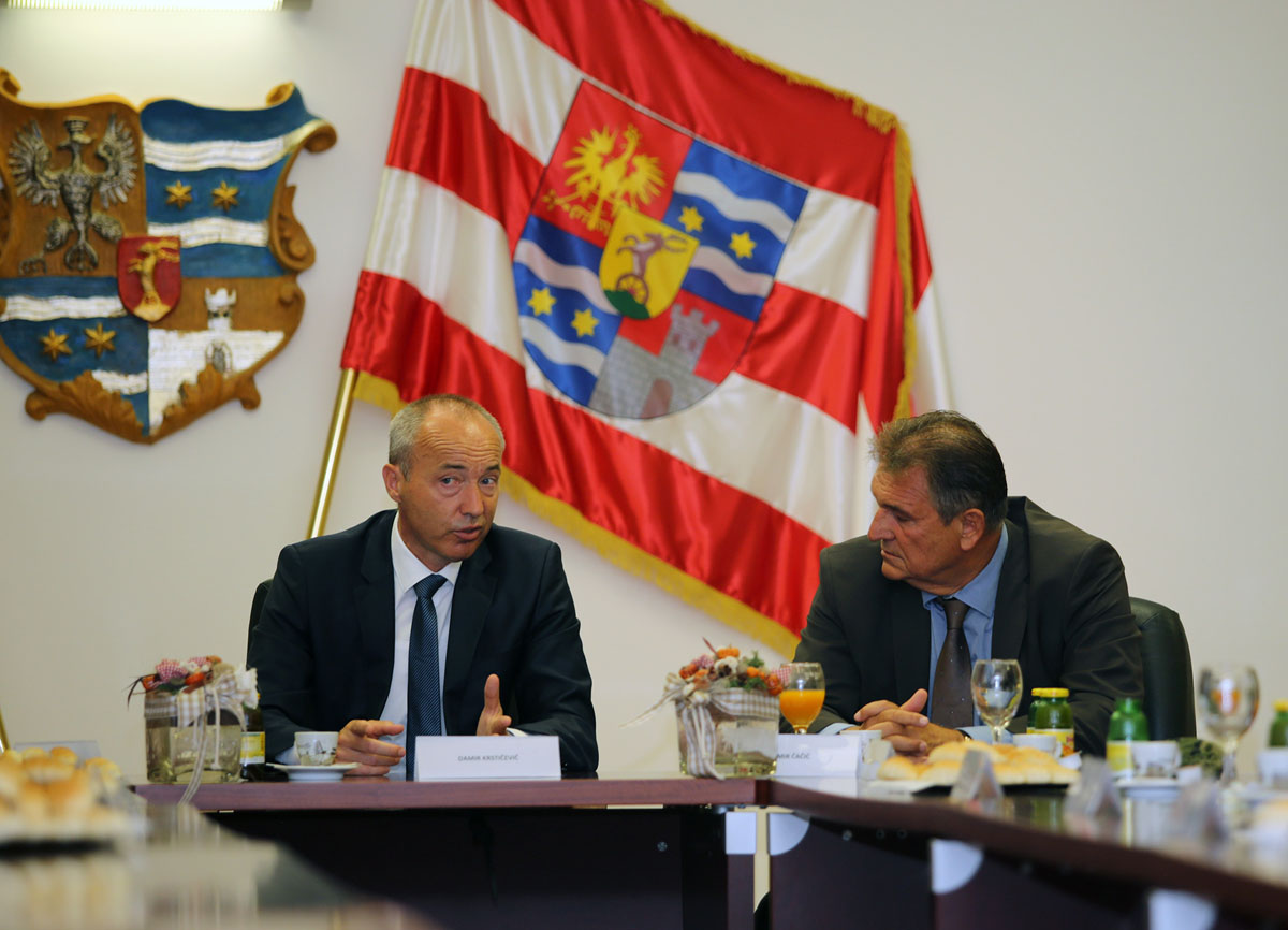 https://www.morh.hr/wp-content/gallery/ministar-krsticevic-u-radnom-posjetu-varazdinskoj-zupaniji/vz_01082017_03.jpg