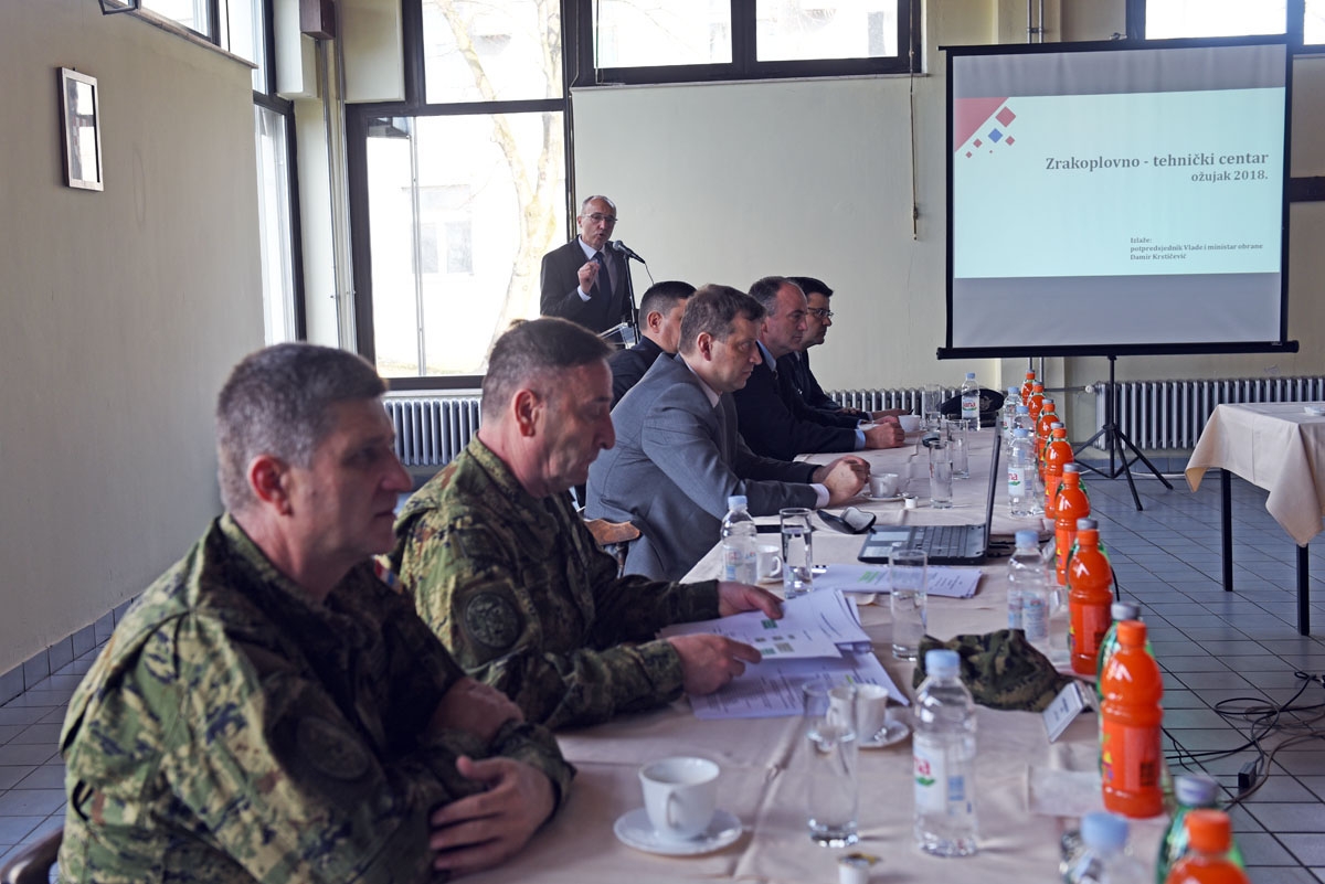 https://www.morh.hr/wp-content/gallery/ministar-krsticevic-u-zrakoplovno-tehnickom-centru-d-d/ztc_09032018_16.jpg