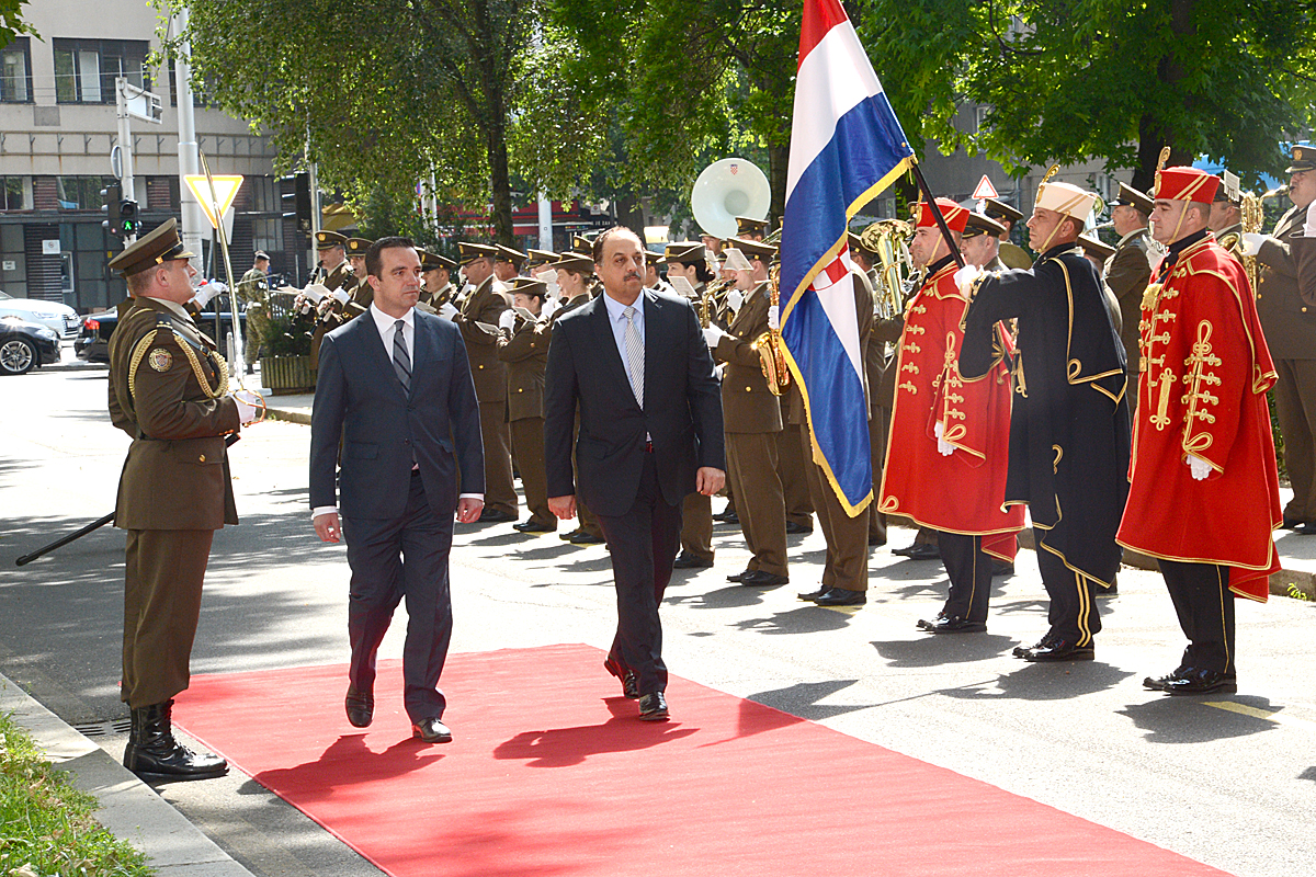 https://www.morh.hr/wp-content/gallery/ministar-obrane-drzave-katar-u-sluzbenom-posjetu-morh-u/katar_02062016_1.jpg