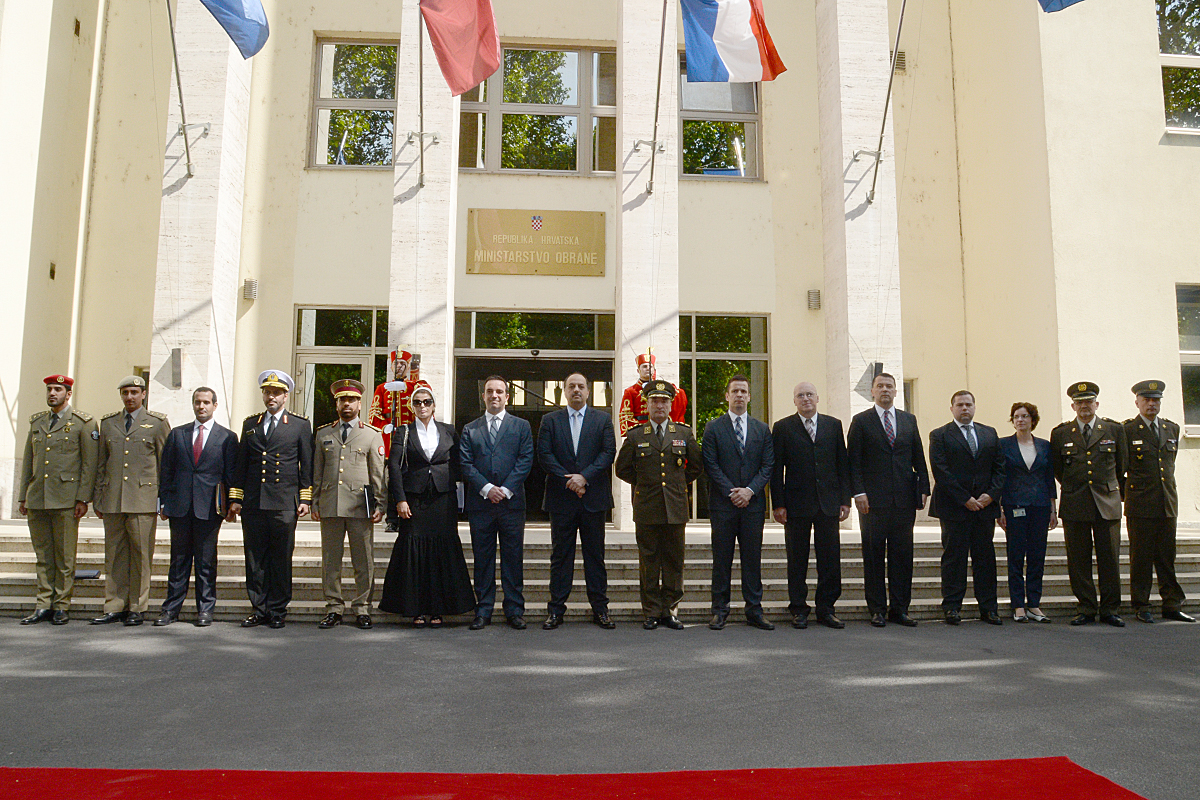 https://www.morh.hr/wp-content/gallery/ministar-obrane-drzave-katar-u-sluzbenom-posjetu-morh-u/katar_02062016_6.jpg