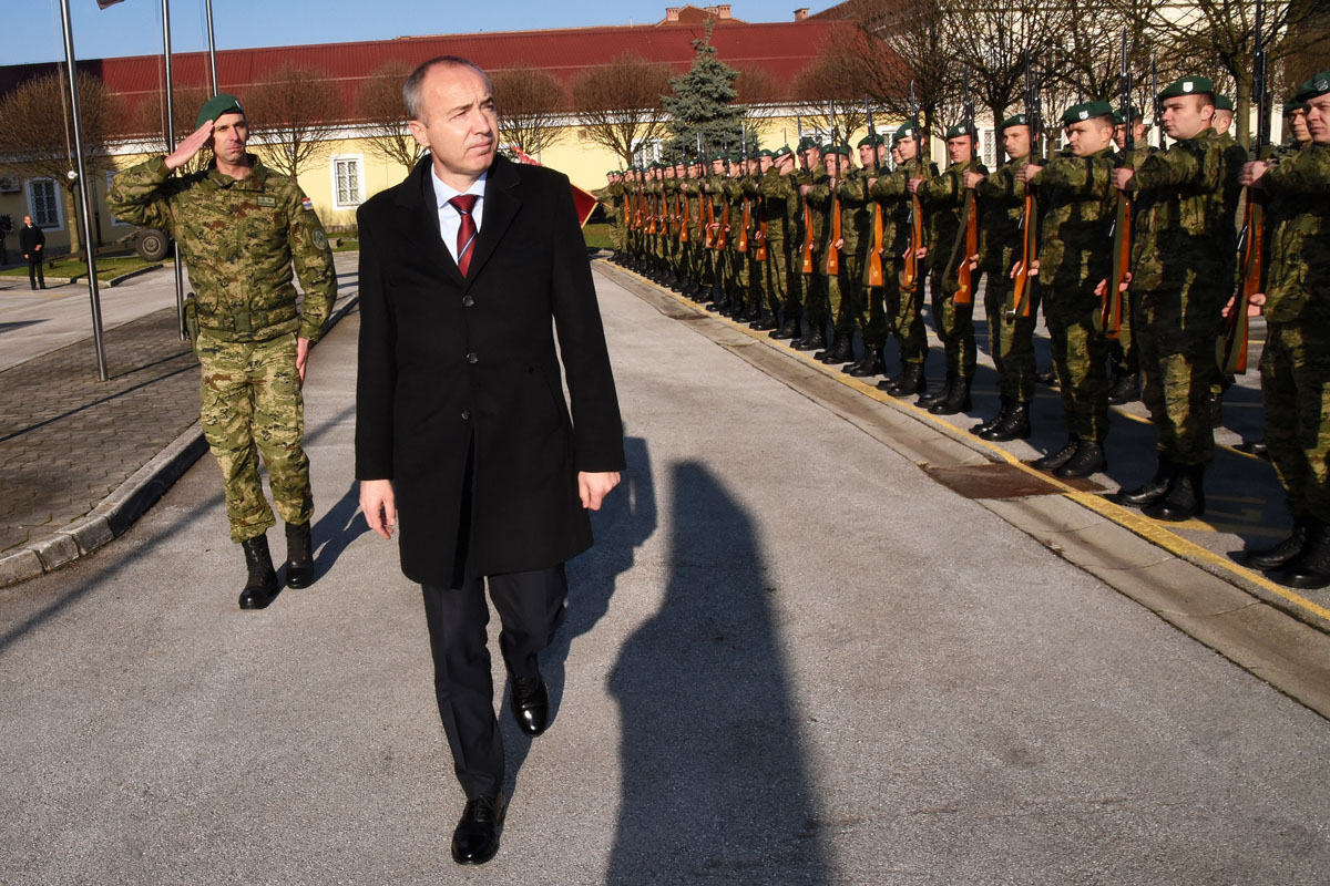 https://www.morh.hr/wp-content/gallery/ministar-obrane-krsticevic-posjetio-hkov/hkov_29112016_01.jpg