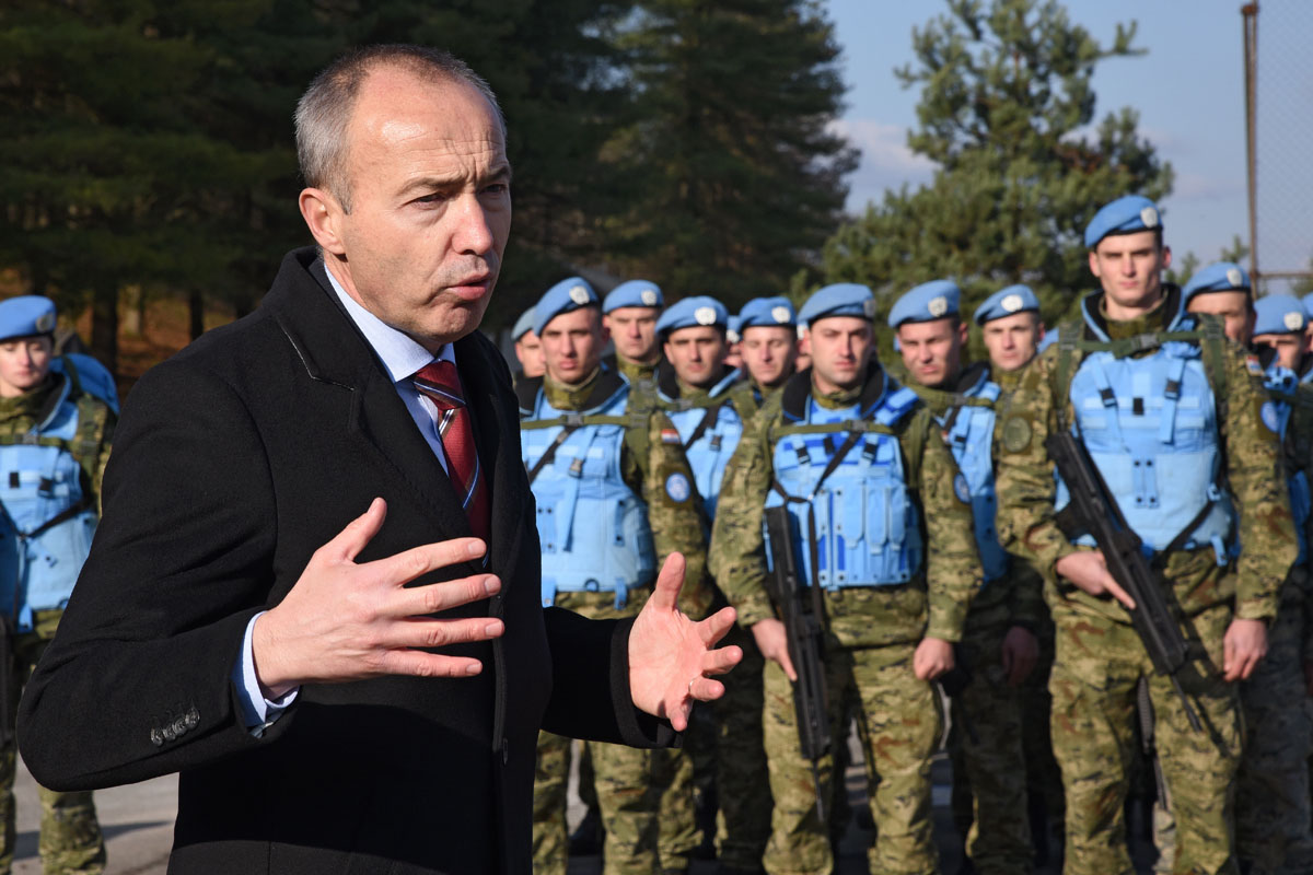 https://www.morh.hr/wp-content/gallery/ministar-obrane-krsticevic-posjetio-hkov/hkov_29112016_12.jpg