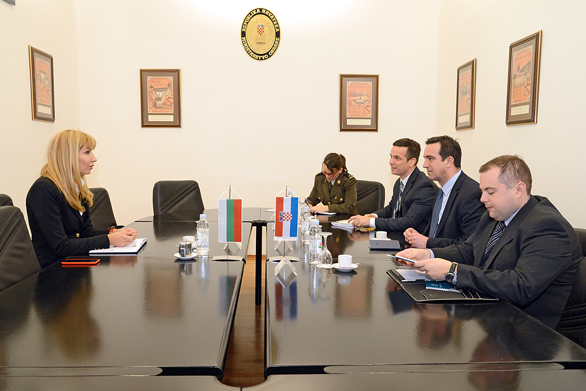 https://www.morh.hr/wp-content/gallery/ministar-obrane-primio-u-nastupni-posjet-bugarsku-veleposlanicu/vp_bugarske_16032016_3.jpg