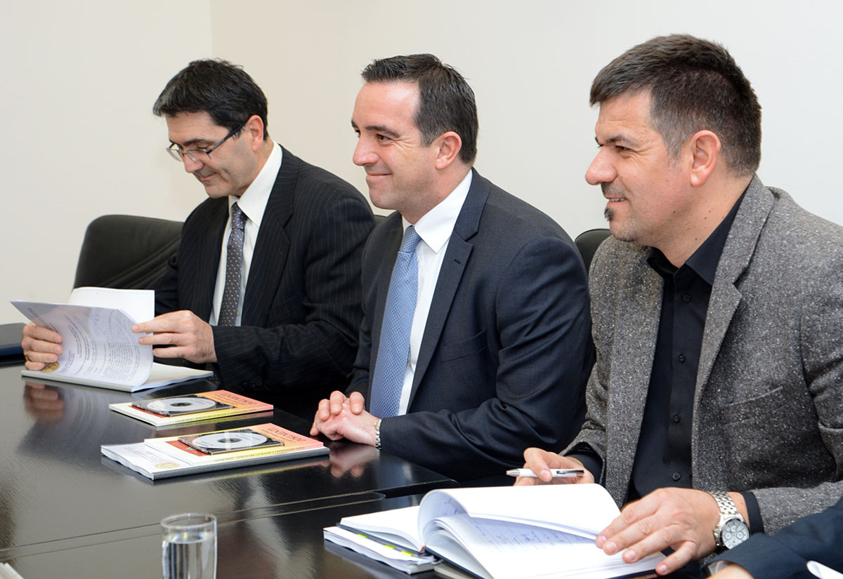 https://www.morh.hr/wp-content/gallery/ministar-obrane-primio-vojnog-biskupa-u-rh/mo-biskup_04032016_02.jpg
