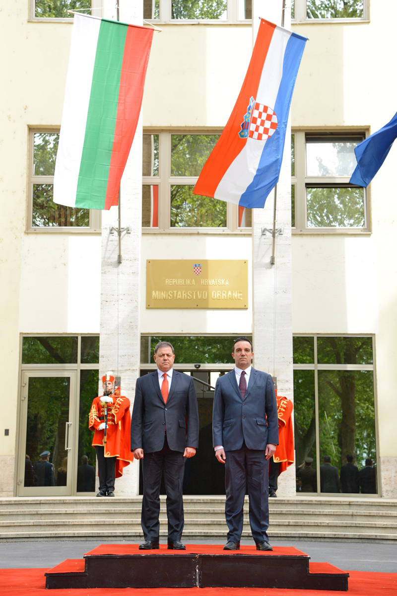 https://www.morh.hr/wp-content/gallery/ministar-obrane-republike-bugarske-u-sluzbenom-posjetu-morh-u/mo_bu_25042016_08.jpg