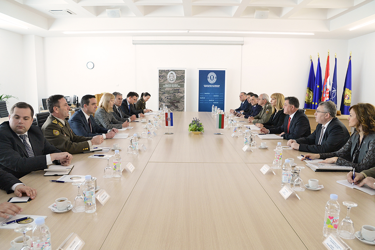 https://www.morh.hr/wp-content/gallery/ministar-obrane-republike-bugarske-u-sluzbenom-posjetu-morh-u/mo_bu_25042016_19.jpg