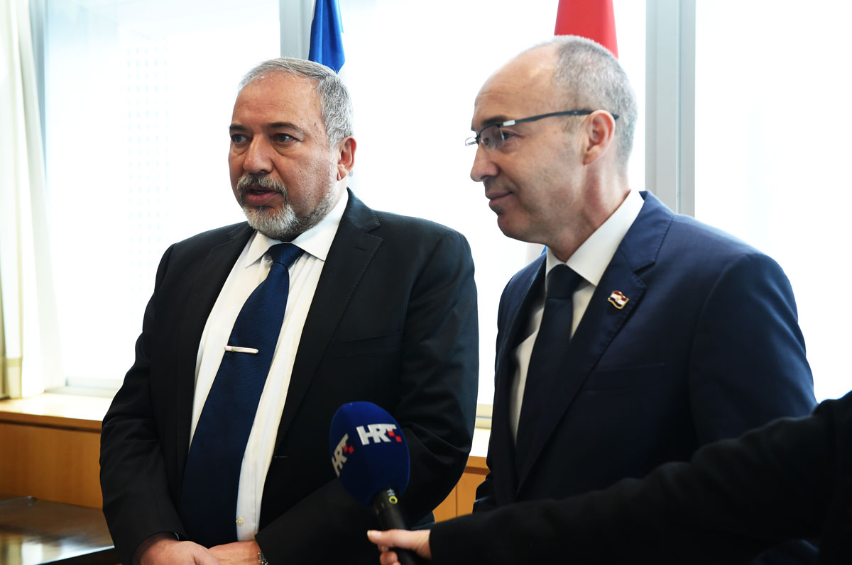 https://www.morh.hr/wp-content/gallery/ministar-obrane-rh-damir-krsticevic-posjetio-drzavu-izrael/israel-21032017_2_5.jpg