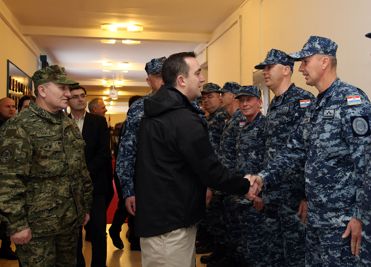 https://www.morh.hr/wp-content/gallery/ministar-obrane-rh-josip-buljevic-u-posjetu-hrm-u/hrm_26022016_17.jpg