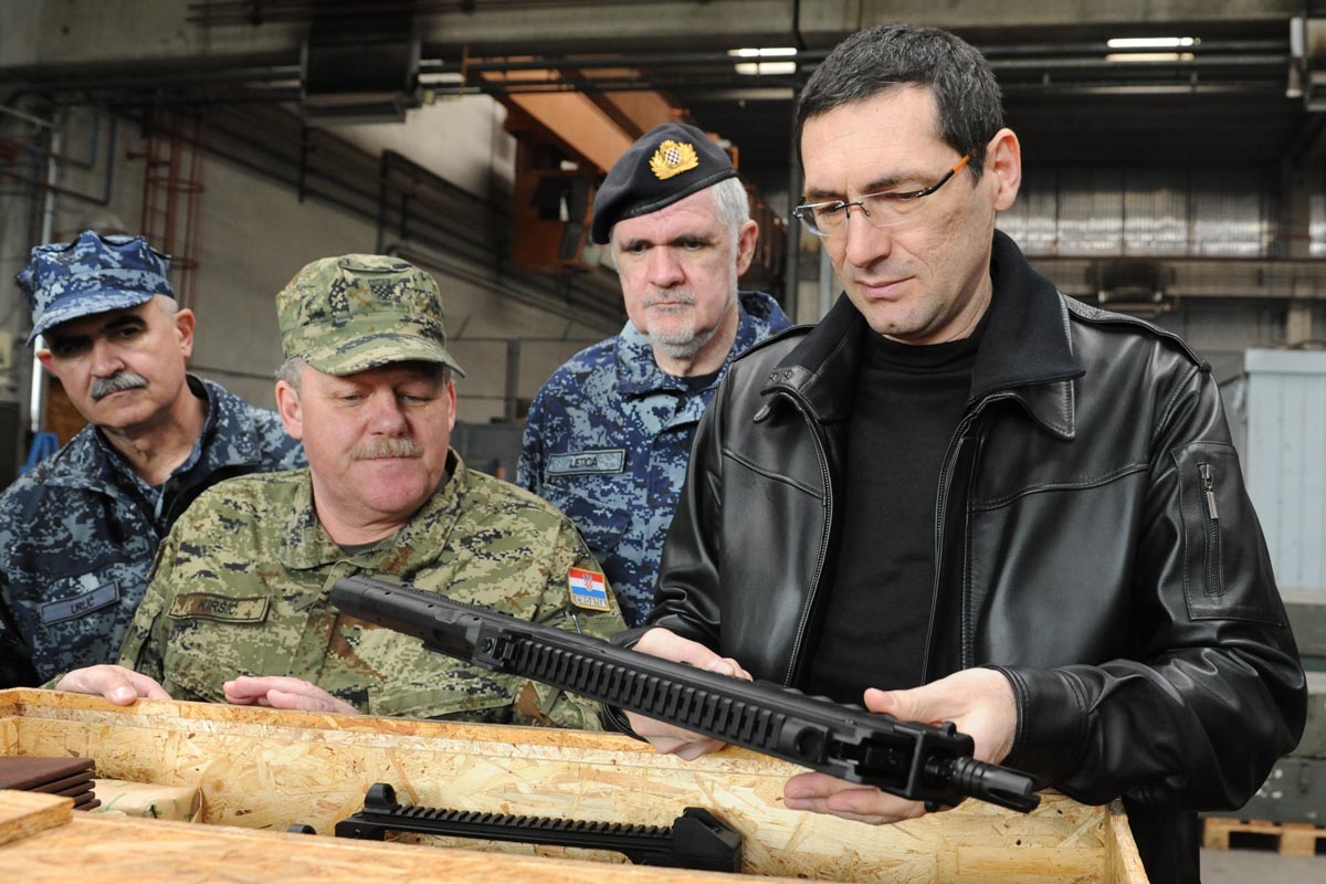 https://www.morh.hr/wp-content/gallery/ministar-obrane-u-posjetu-remontnom-zavodu-zzp-a/ztz_20032013_08.jpg